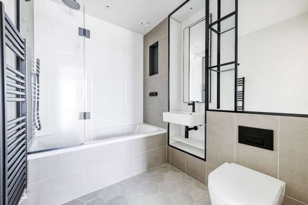 Flat Beresford Avenue in Greater London