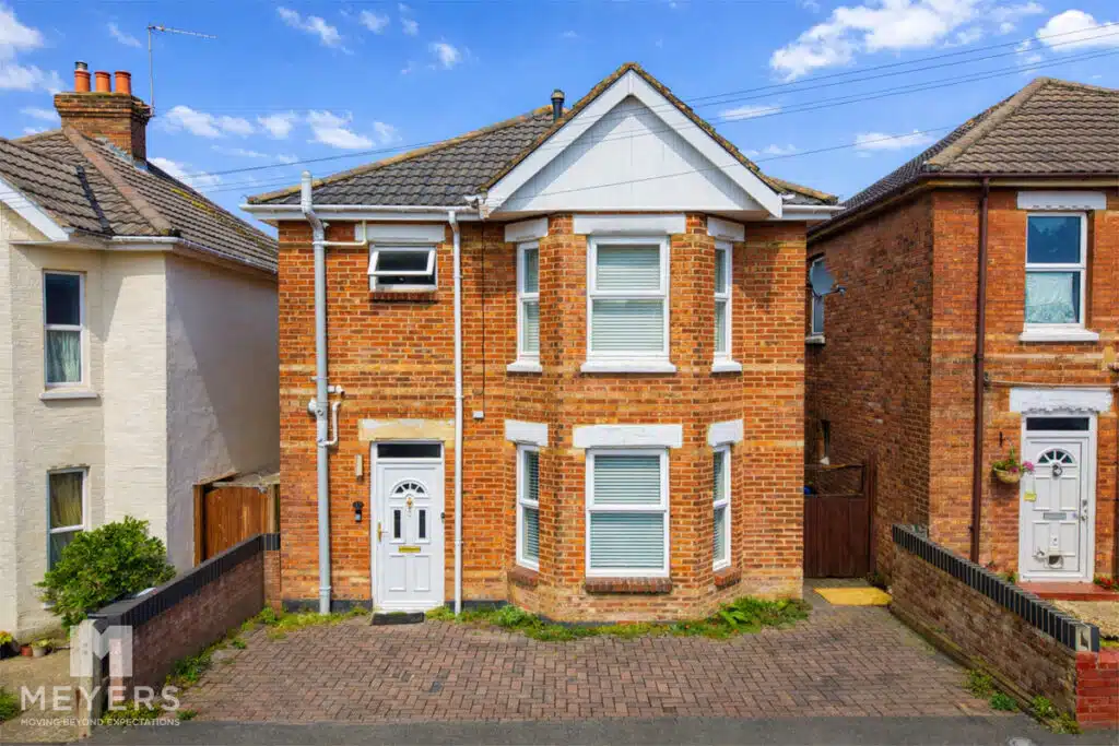 Flat Bishop Road in Bournemouth