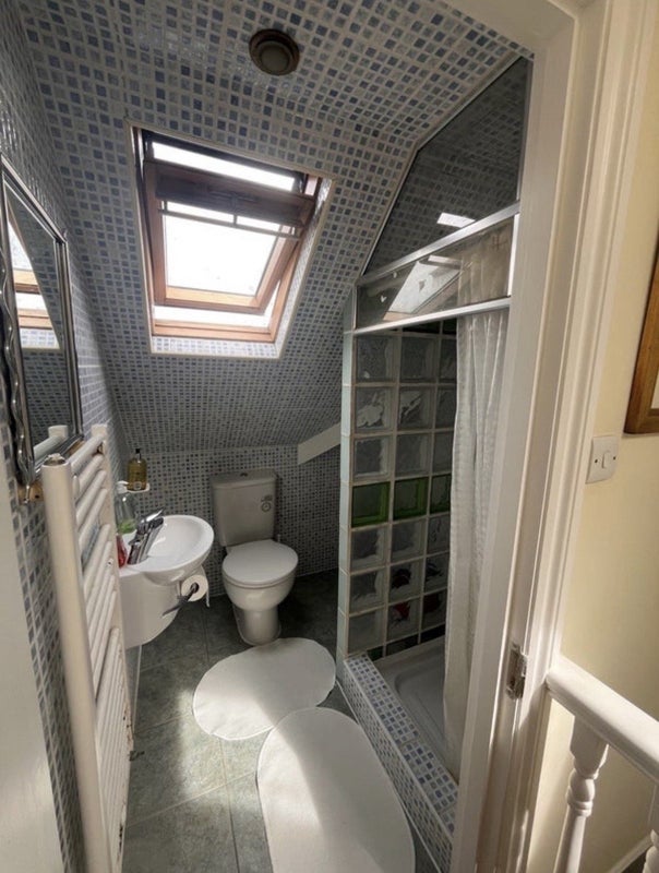 Room Glengall Road in Greater London