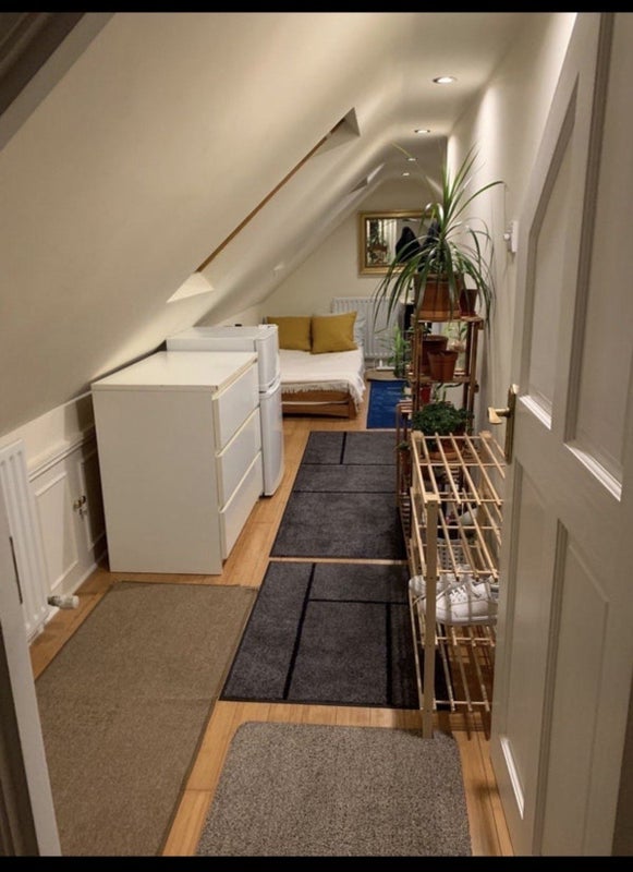 Room Glengall Road in Greater London