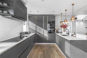 Flat Edenvale Street in Greater London