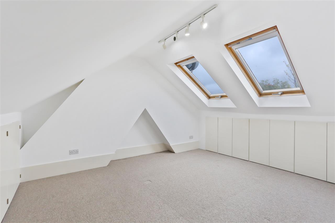 Flat Hugo Road in Greater London