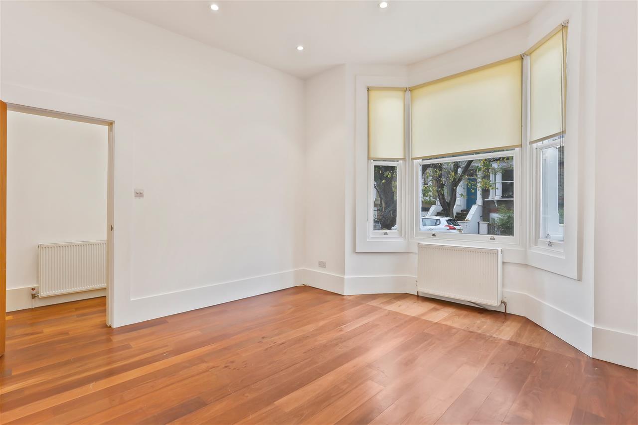 Flat Hugo Road in Greater London