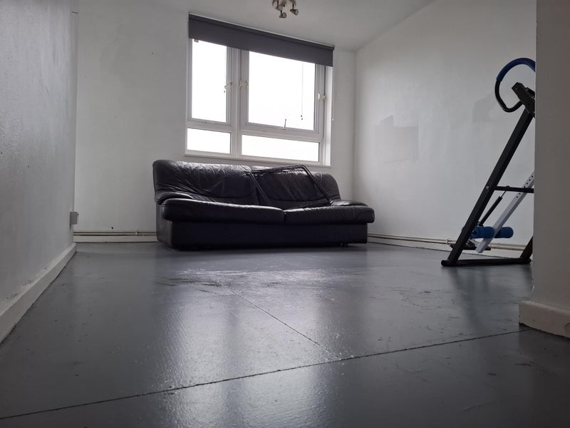 Room Dowman Close in Greater London