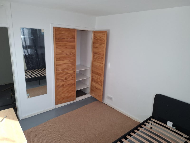 Room Dowman Close in Greater London