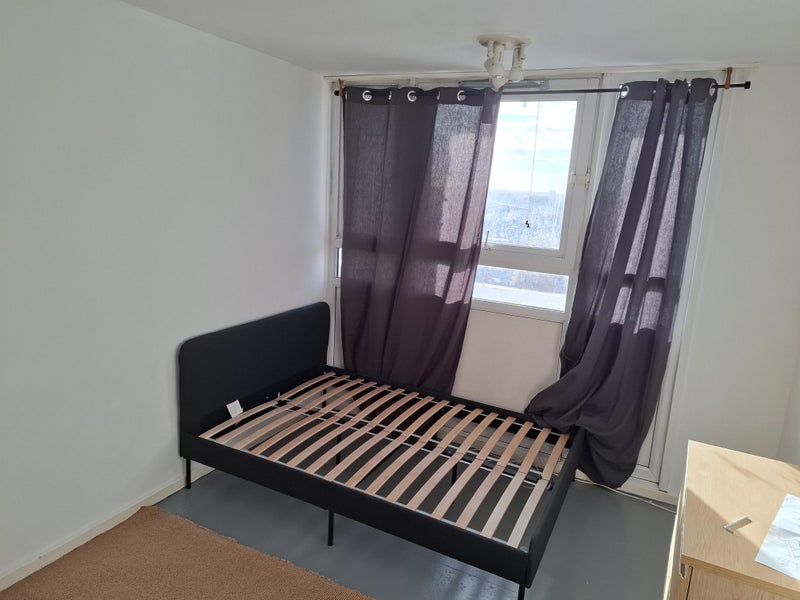 Room Dowman Close in Greater London