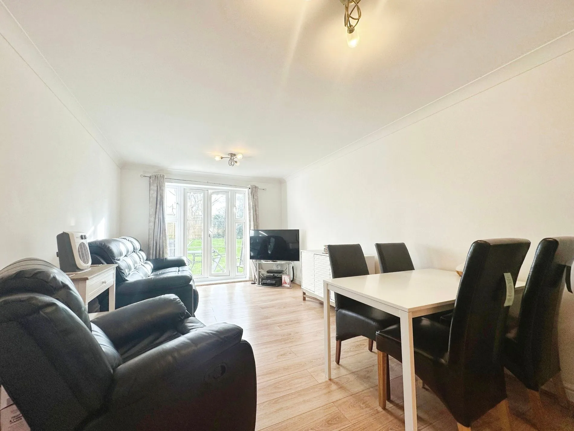 Flat Datchet Road in Slough