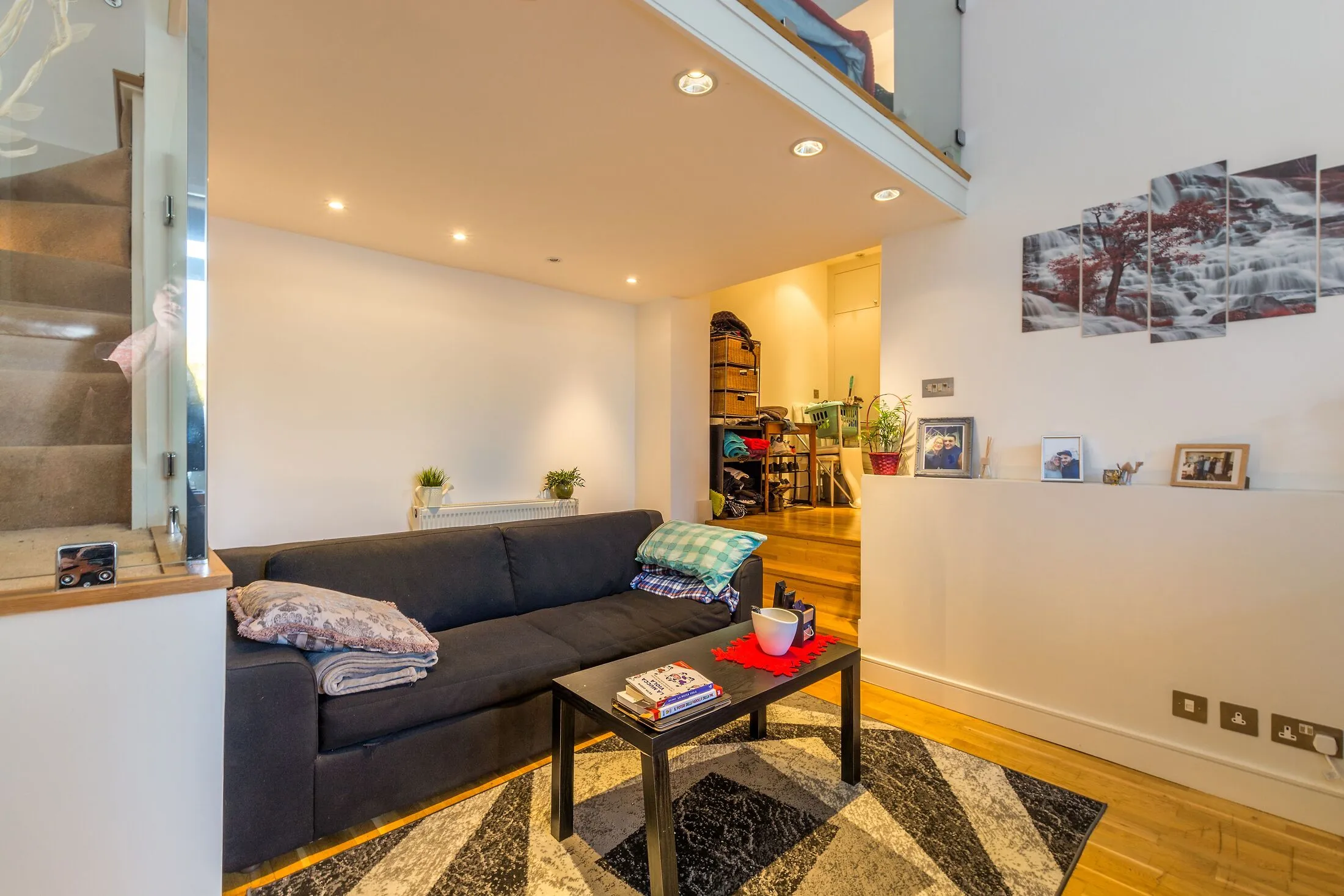 Flat Rossiter Road in Greater London