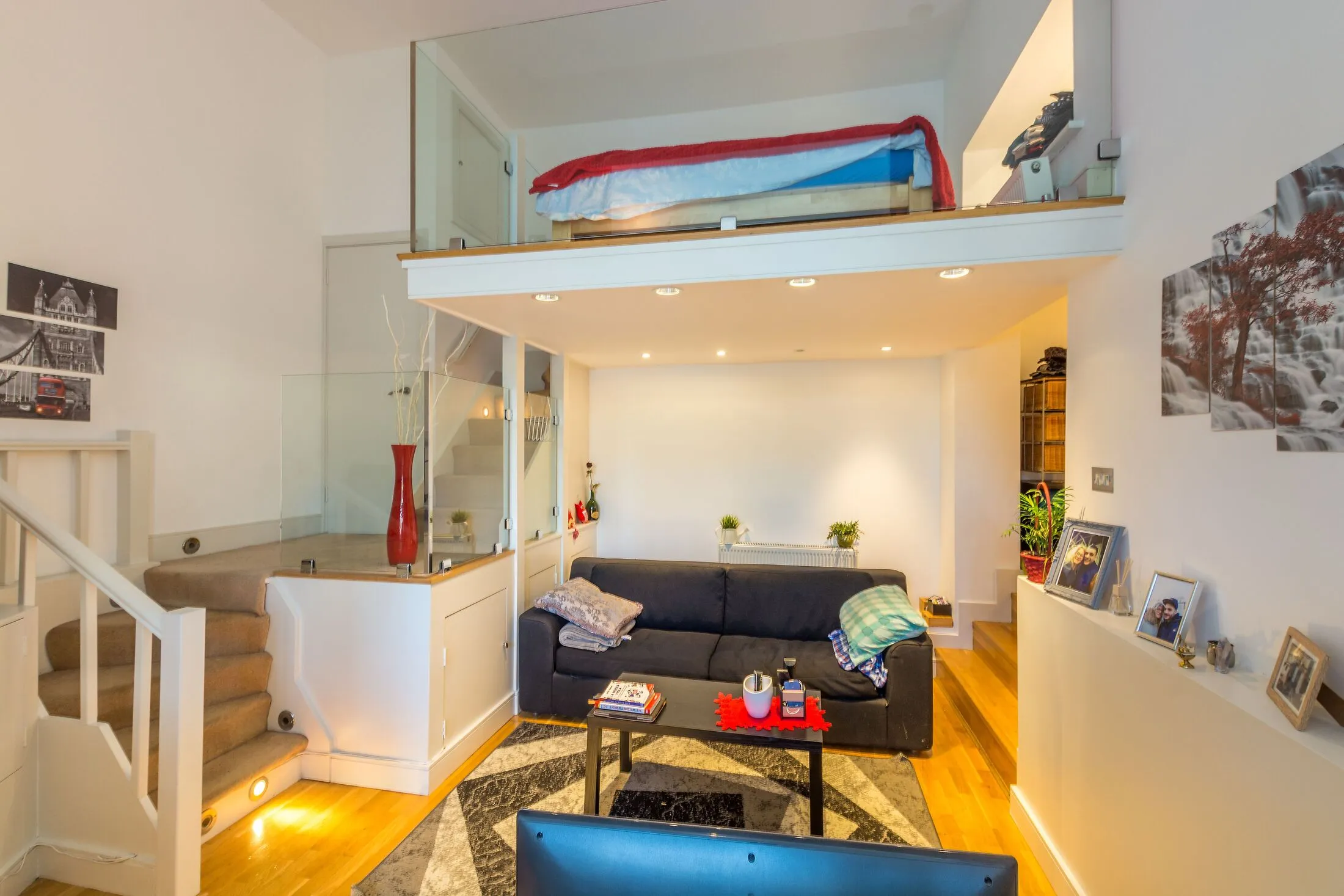 Flat Rossiter Road in Greater London