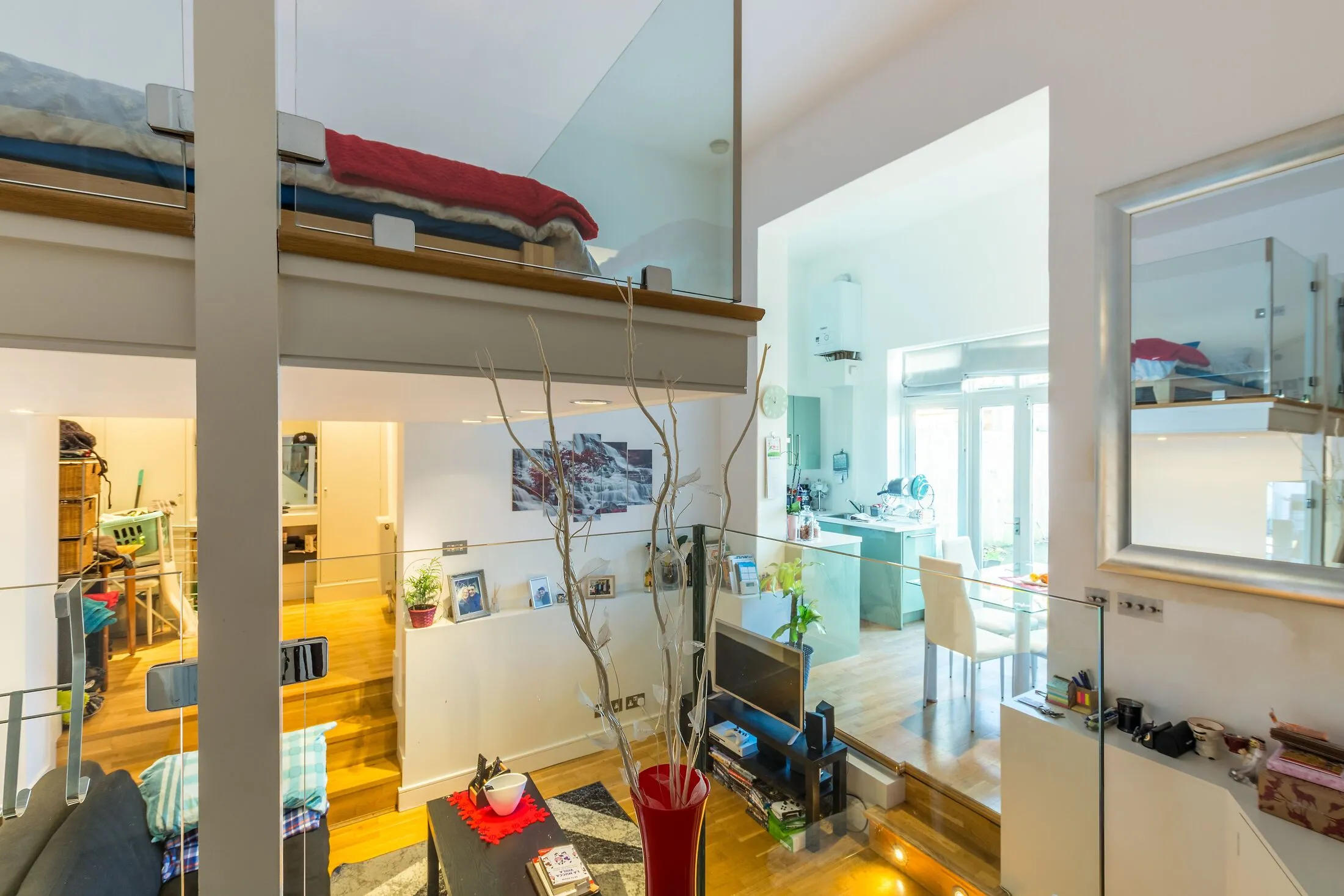 Flat Rossiter Road in Greater London