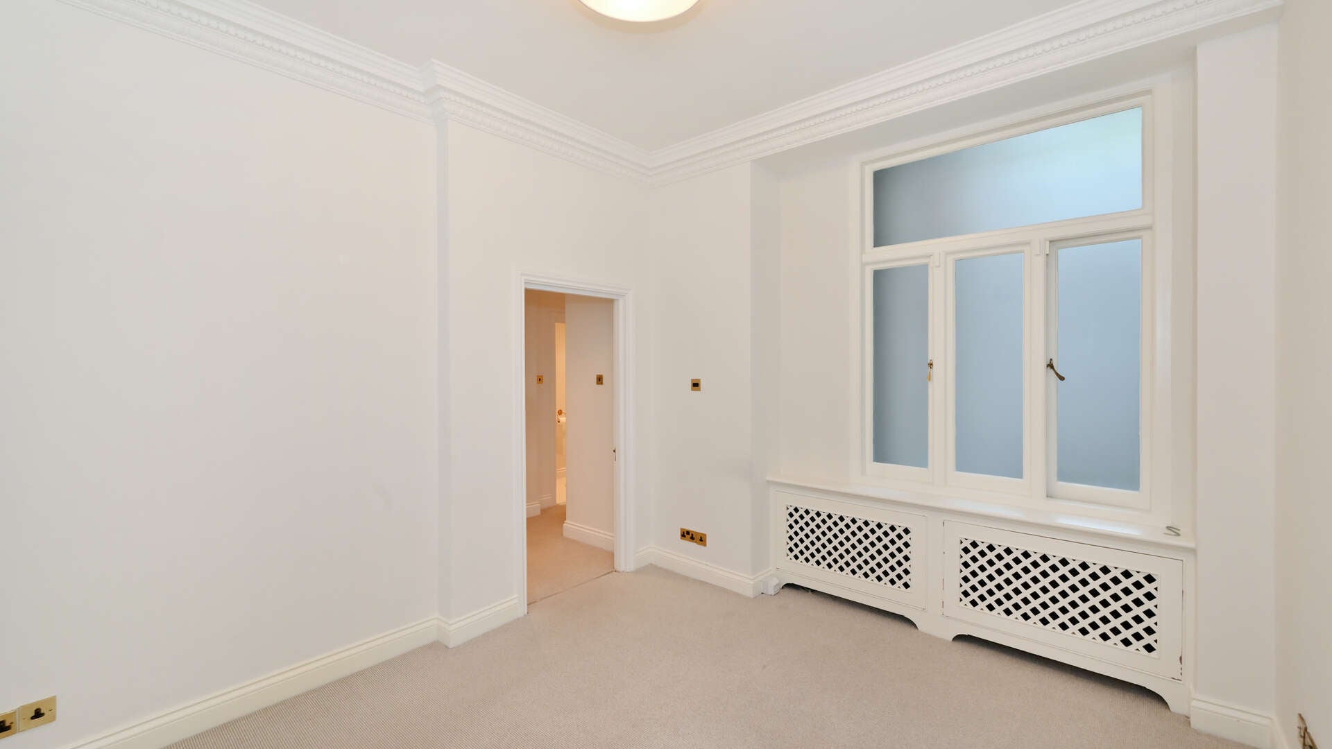Flat Cadogan Place in Greater London