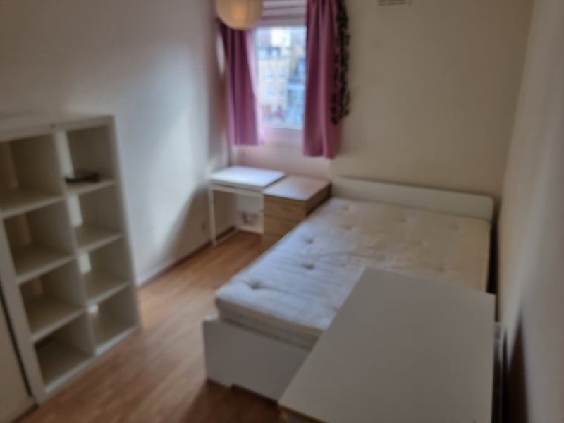 Room Ben Jonson Road in Greater London