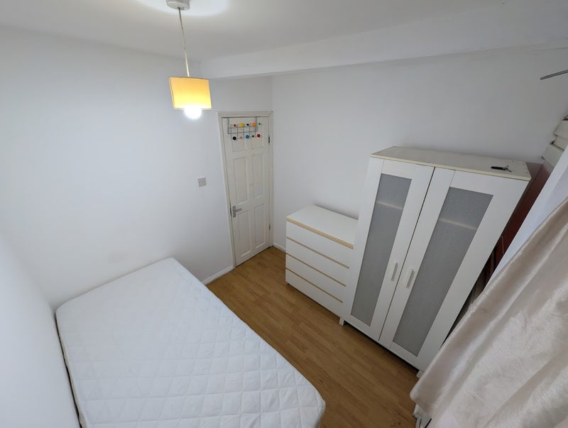 Room Ben Jonson Road in Greater London