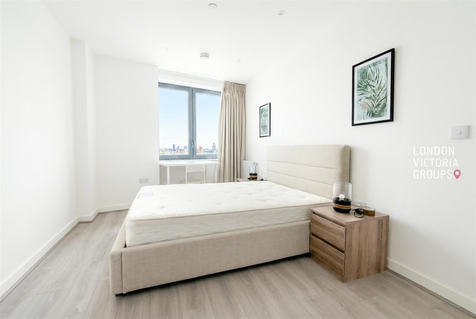 Flat Gillender Street in Greater London