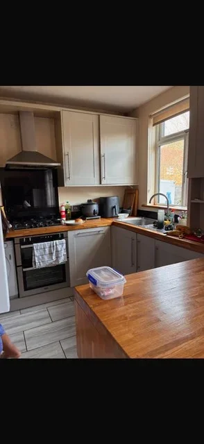 House Eastcote Lane in Greater London