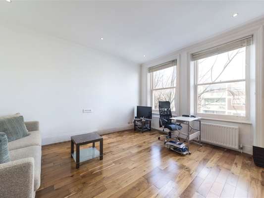 Flat Castletown Road in Greater London