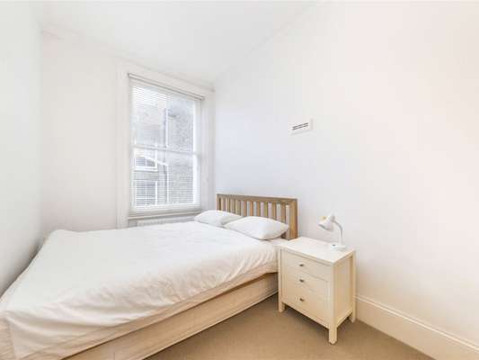 Flat Castletown Road in Greater London