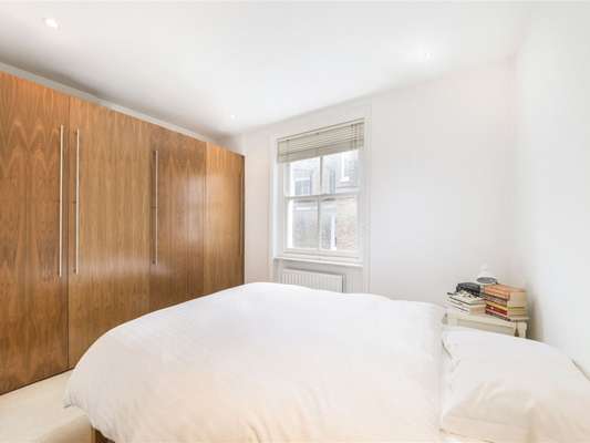 Flat Castletown Road in Greater London