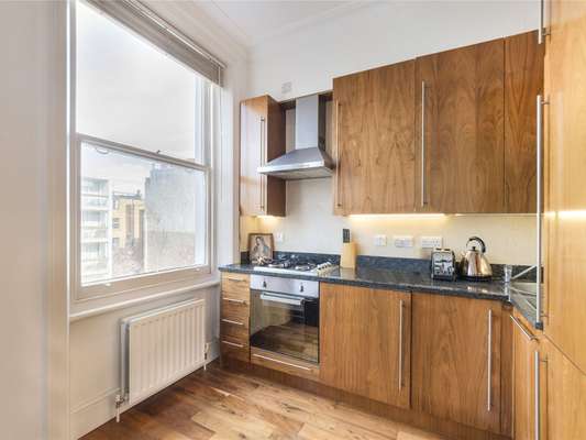 Flat Castletown Road in Greater London