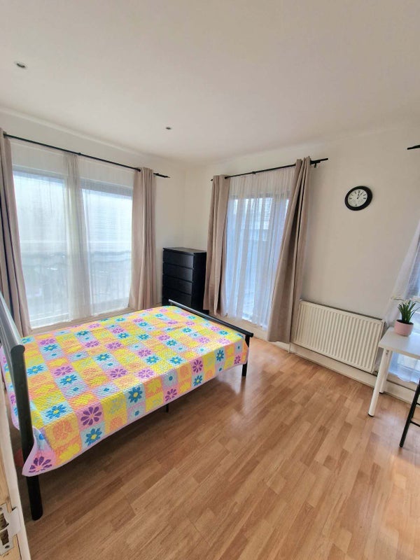 Room Queen's Road in Greater London