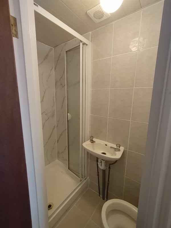 Flat Waldeck Road in Greater London