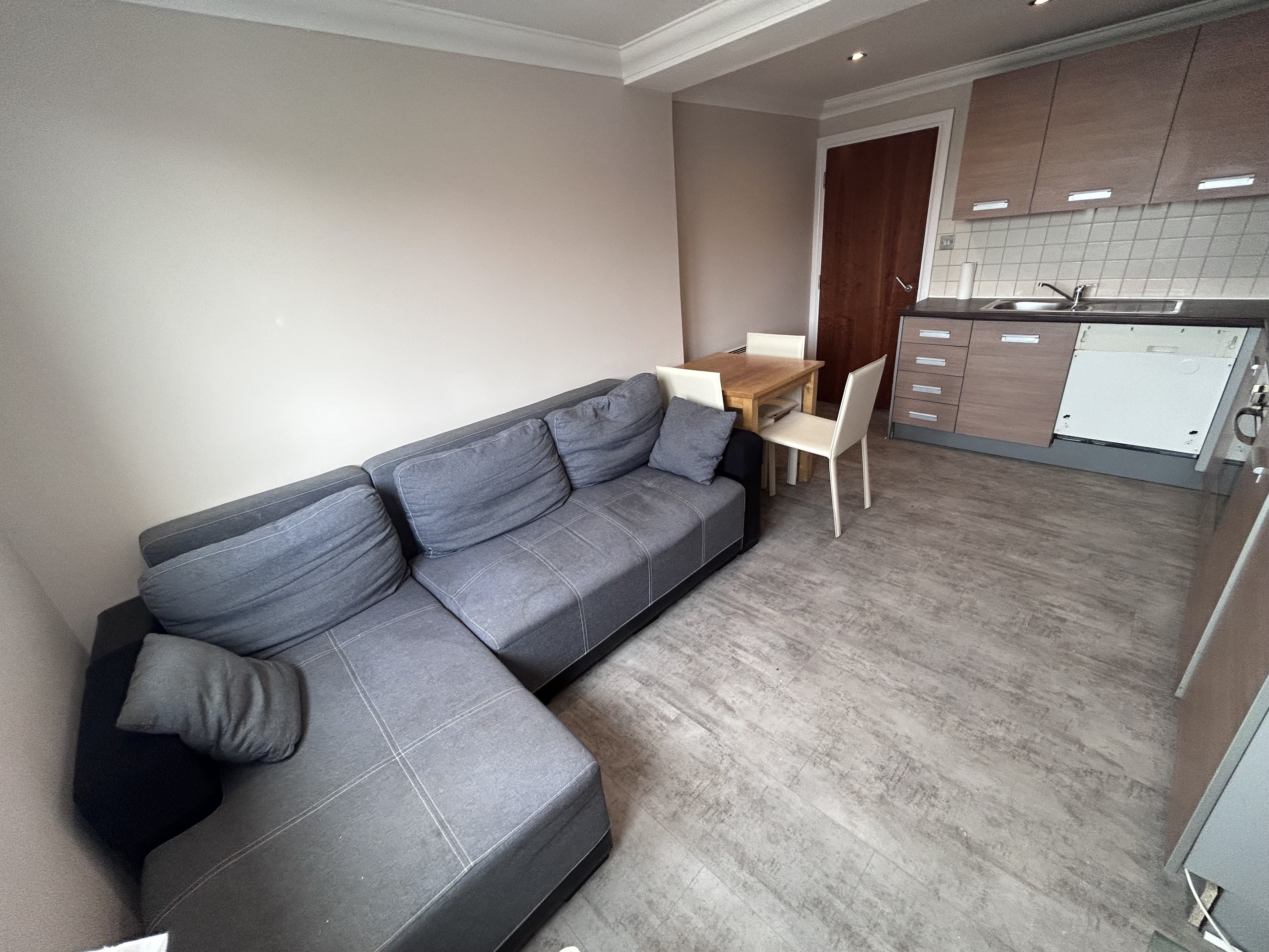 Flat Sheepcote Road in Greater London