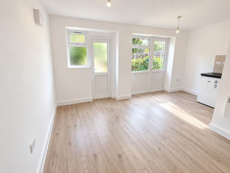Flat Waterdale Road in Greater London