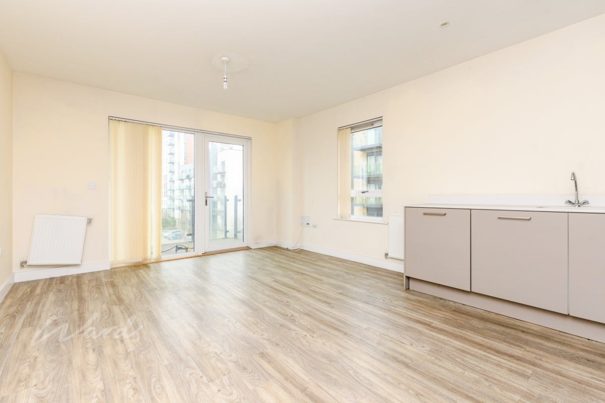 Flat Ocean Drive in Gillingham