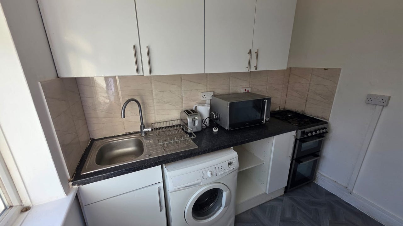 Flat Chester Close in Luton