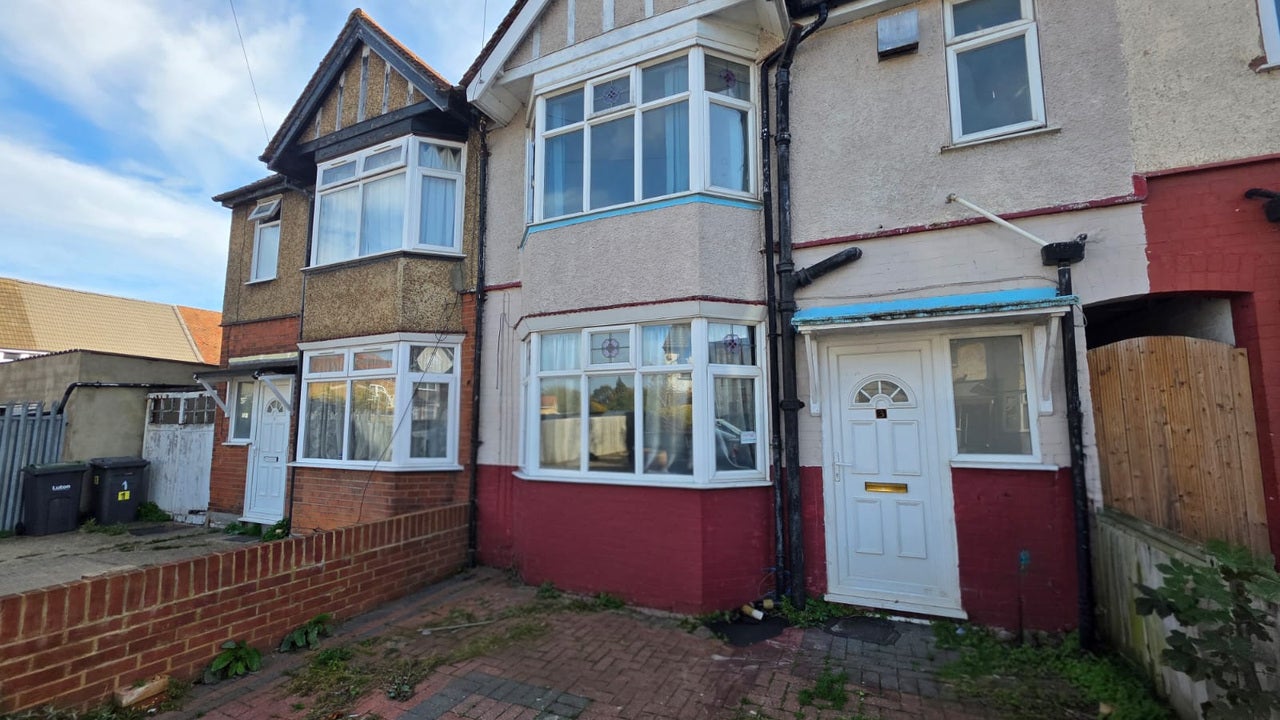 Flat Chester Close in Luton