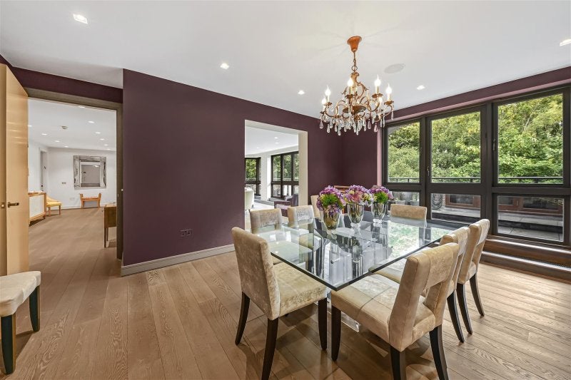 Flat Finchley Road in Greater London