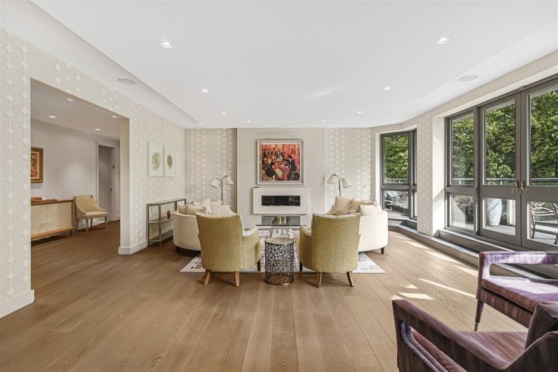 Flat Finchley Road in Greater London
