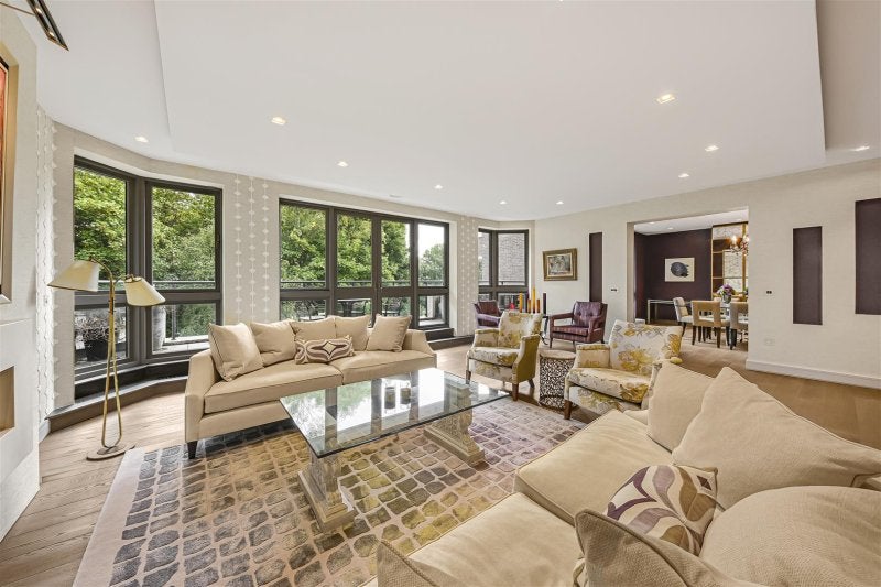 Flat Finchley Road in Greater London