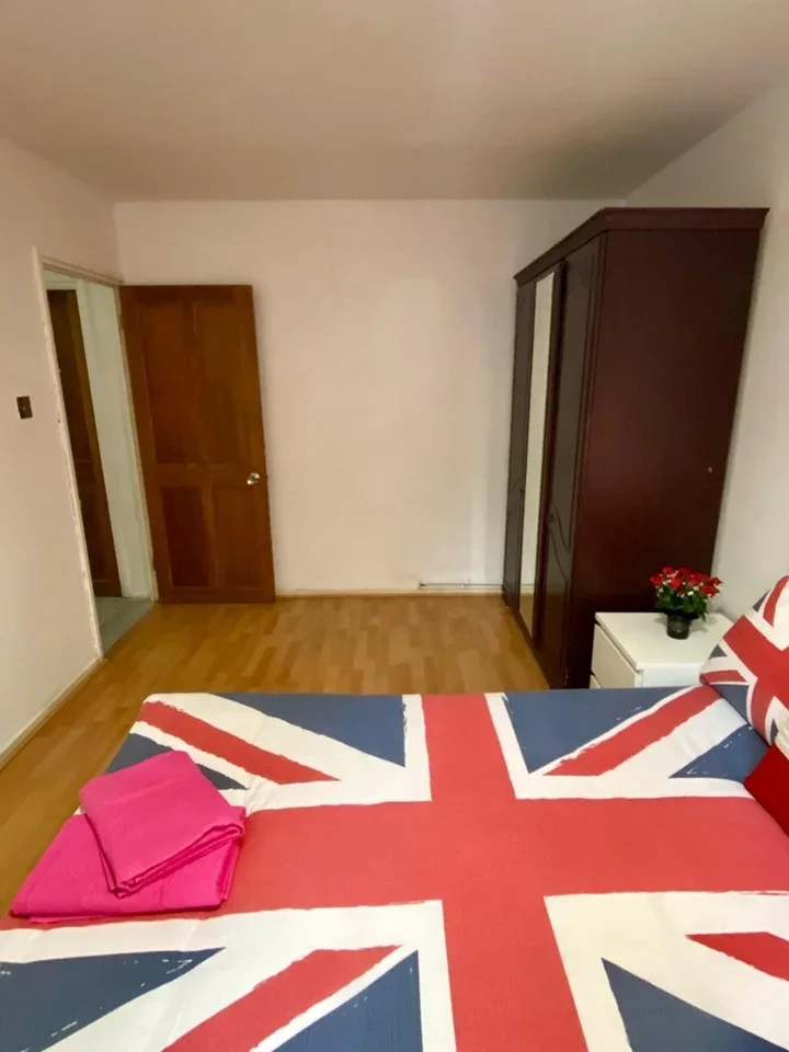 Flat Boyd Street in Greater London
