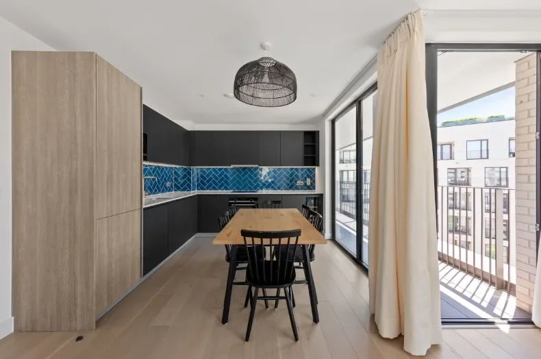Flat Cremer Street in Greater London