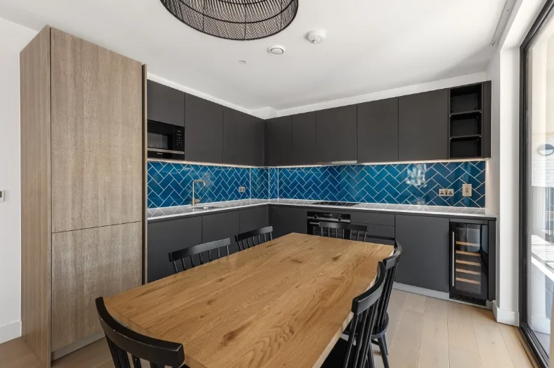 Flat Cremer Street in Greater London