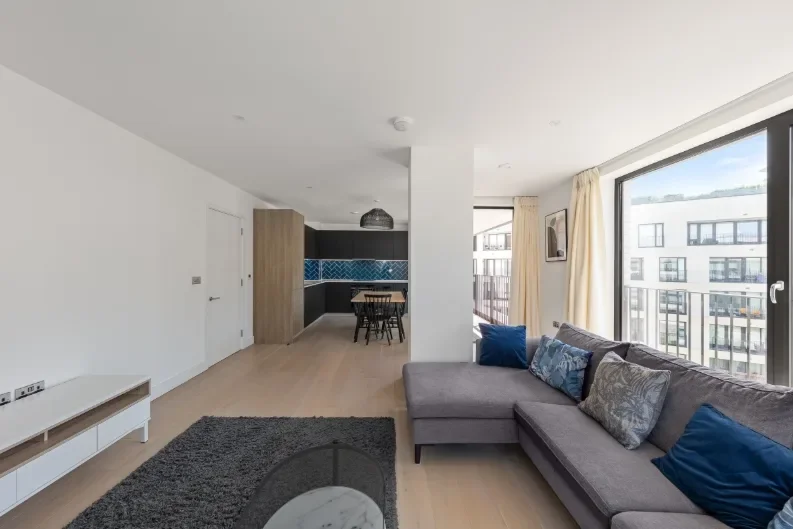 Flat Cremer Street in Greater London