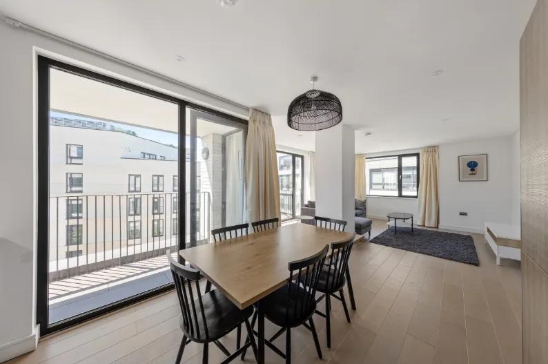 Flat Cremer Street in Greater London