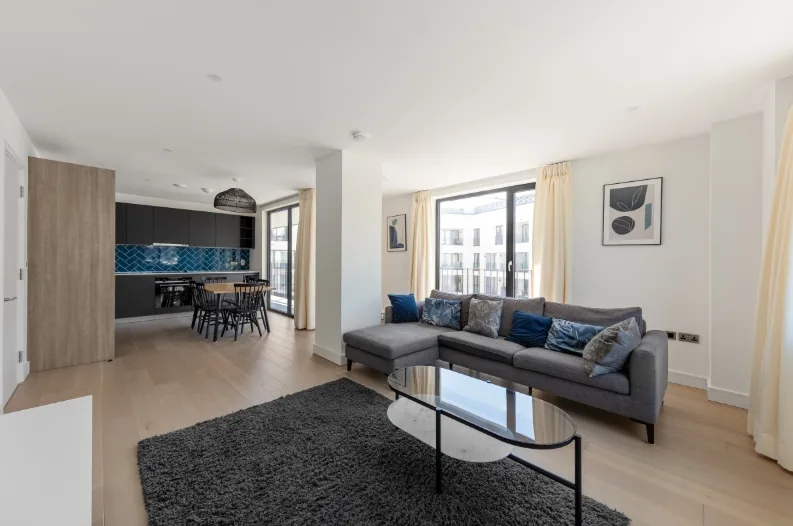 Flat Cremer Street in Greater London