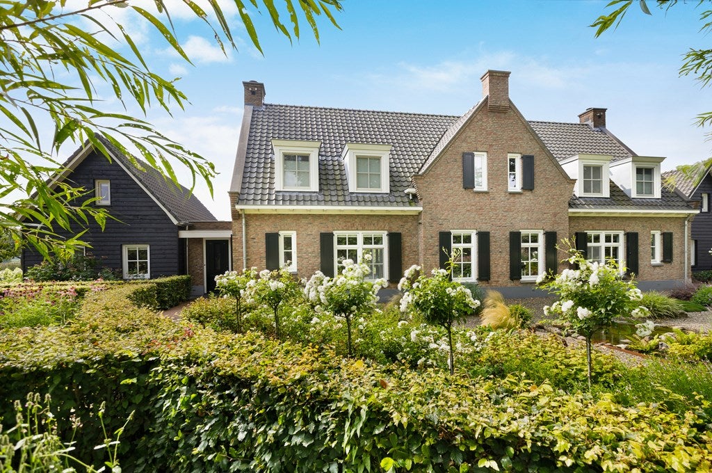 Twee-onder-één-kap te koop: Krommesteeg 1B, Ede