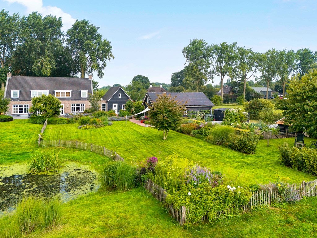 Twee-onder-één-kap te koop: Krommesteeg 1B, Ede