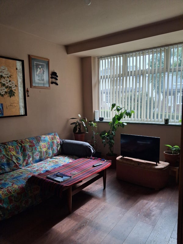 Room Laverton Road in Bradford