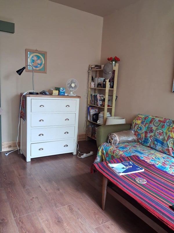 Room Laverton Road in Bradford