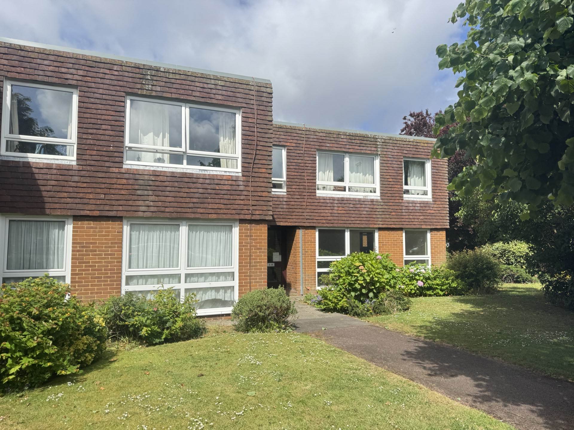 Flat Kyoto Court in Arun