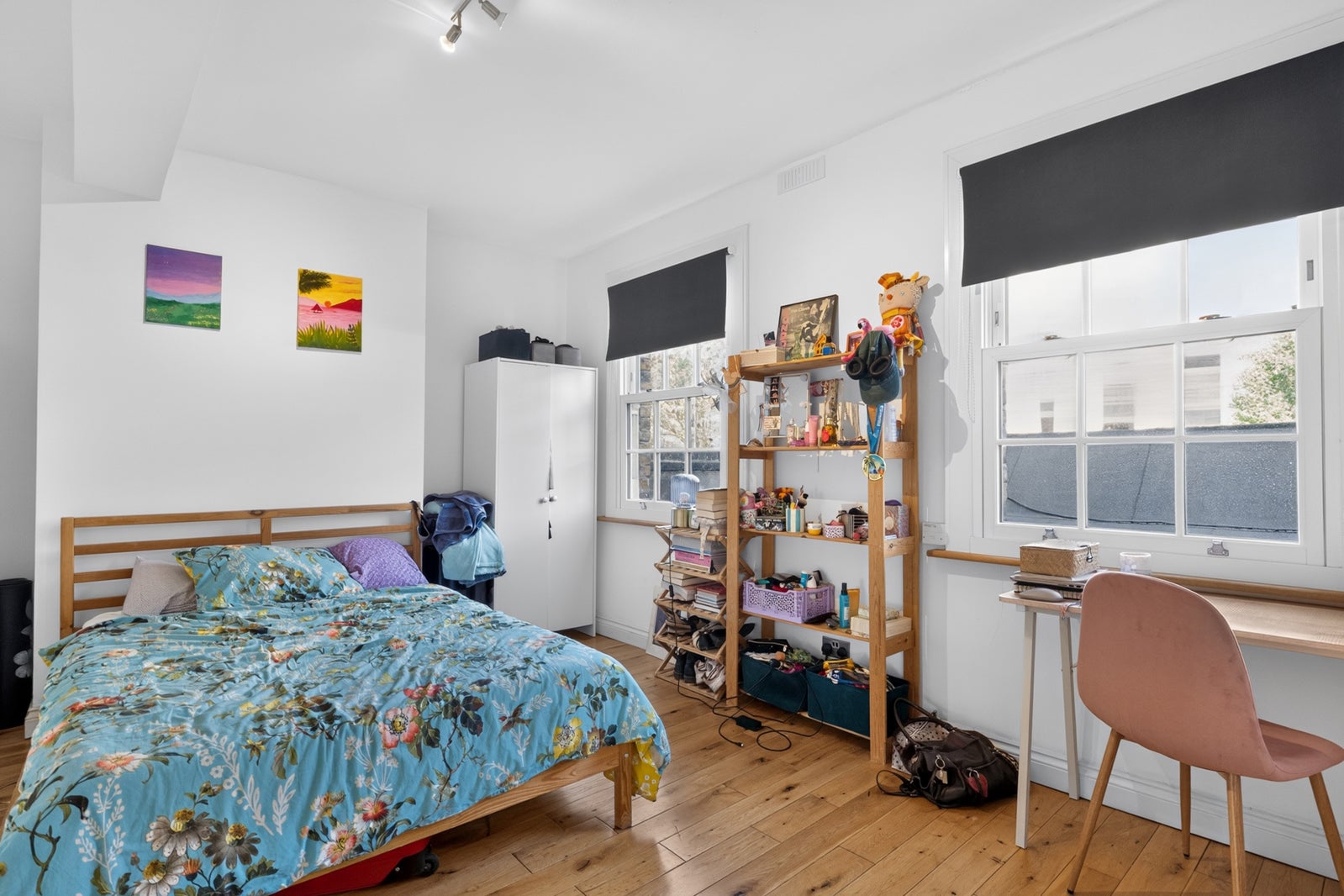 Flat Hawthorne Close in Greater London