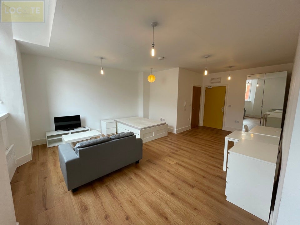 Flat Bexley Square in Salford