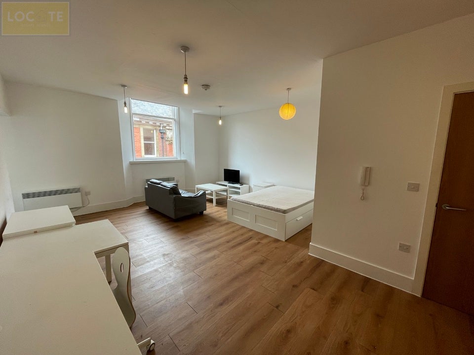 Flat Bexley Square in Salford