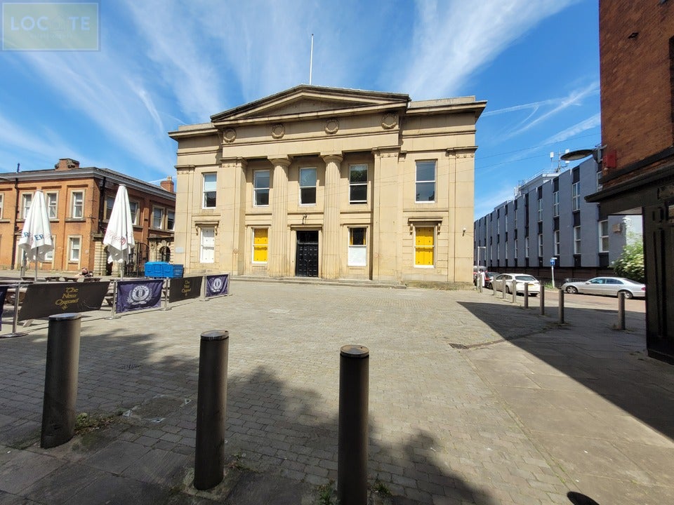 Flat Bexley Square in Salford