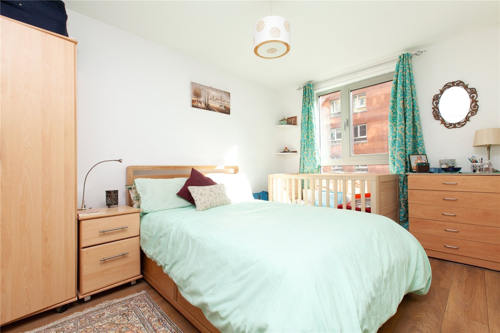 Flat Eden Grove in Greater London