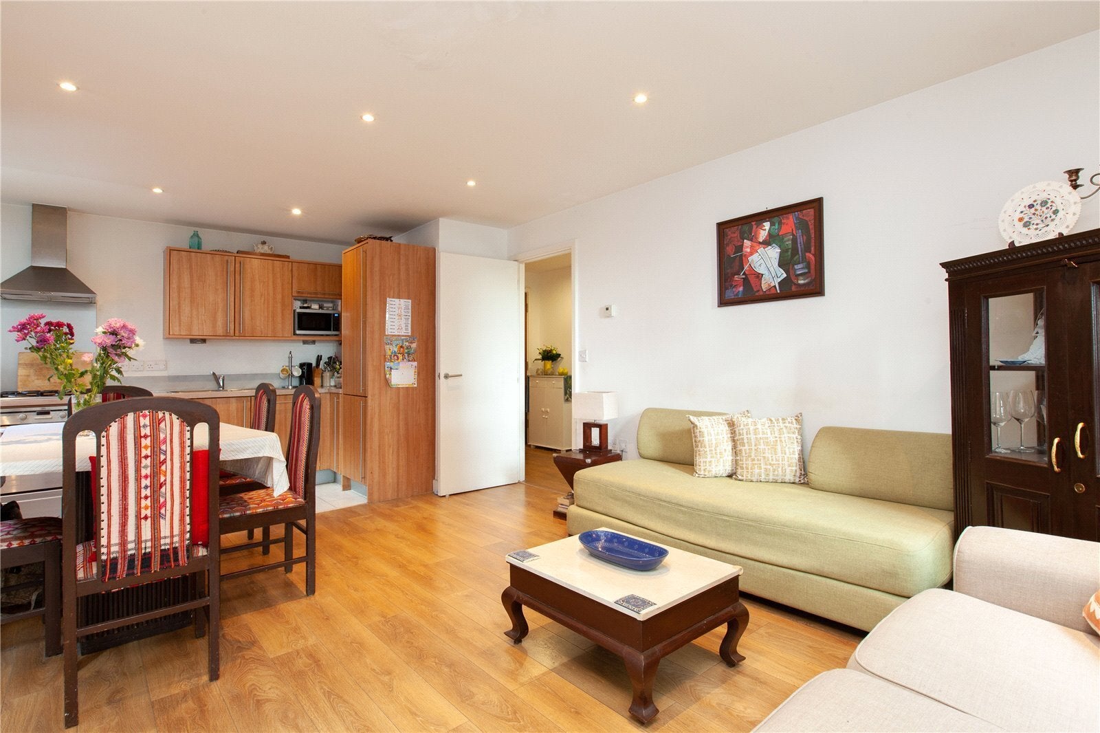 Flat Eden Grove in Greater London
